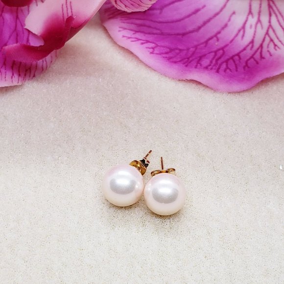 Mother of Pearl stud earrings - Picture 2 of 4